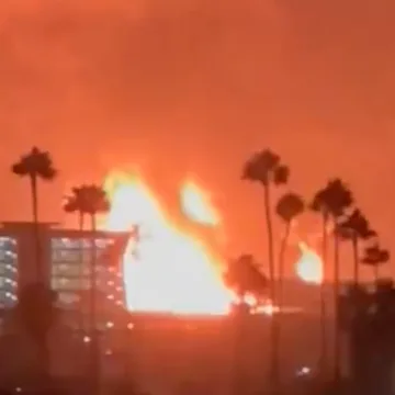 Massive blaze erupts at Chevron refinery in California