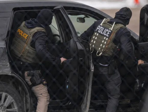 260212-ice-Minneapolis-vsb-2251-879008.jpg Prosecutor moves to dismiss charges against men accused of violent encounter with federal agents in Minneapolis