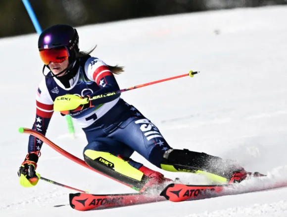 After days of disappointment, Mikaela Shiffrin storms to slalom lead after first run