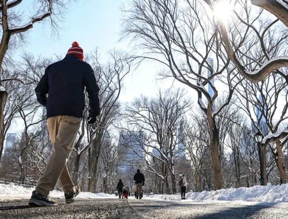 260227-weather-new-york-mn-1030-4d024f.jpg Wintry weather returns to the Midwest and Northeast — while the West sees record warm temperatures