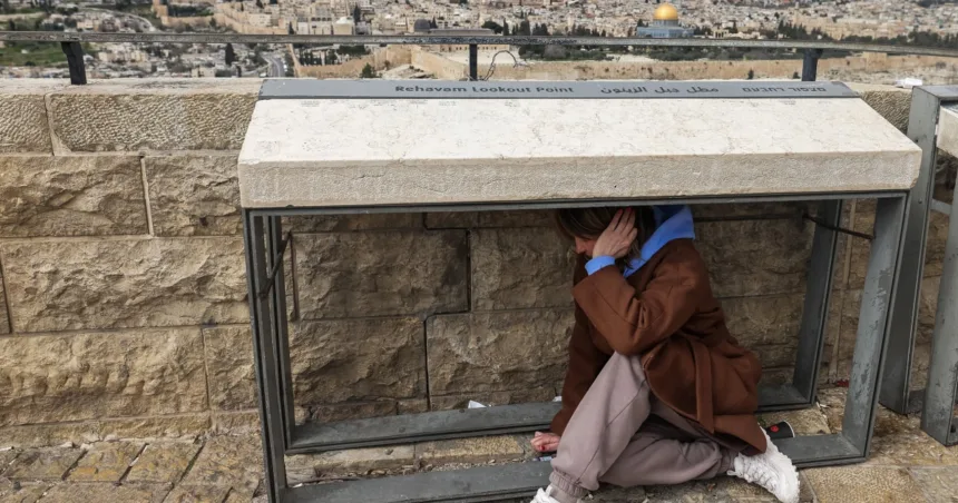 260228-israel-mb-0846-0ecd74.jpg Israelis seek shelter as Iran launches retaliatory strikes