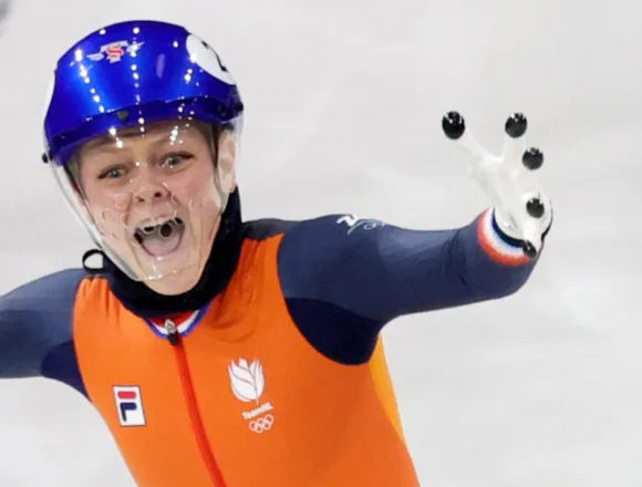 Dutch speed skater Velzeboer gets gold in short-track event