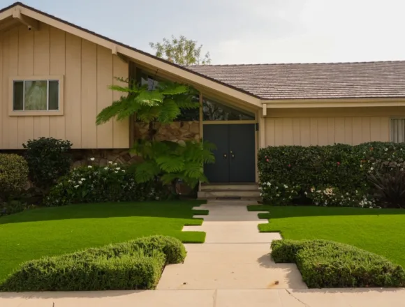 ‘Brady Bunch’ house gets historic status in L.A.