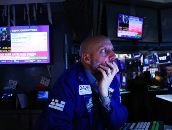 U.S. economy unexpectedly loses 92,000 jobs in February