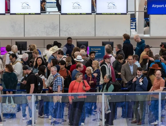 1774005292276_tdy_news_7a_gilchrist_airport_crowds_260320_S3_1920x1080-1kdsq8.jpg Transportation Secretary Warns Airport Travel Chaos to Worsen
