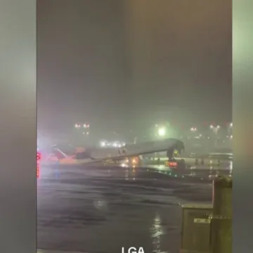 4 injured after Air Canada plane collides with vehicle at New York’s LaGuardia Airport