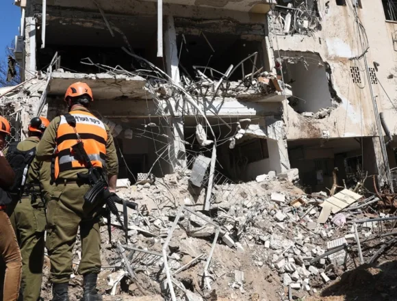 Iran Fires New Wave of Missiles Amid Trump’s Peace Talks Claims