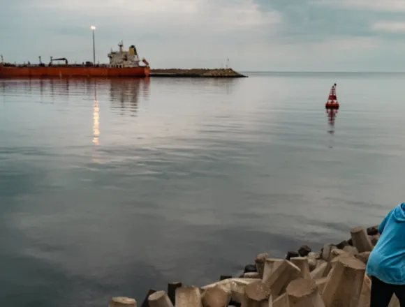 Pakistan moves to mediate between the U.S. and Iran as Trump says he’s ‘giving it five days’