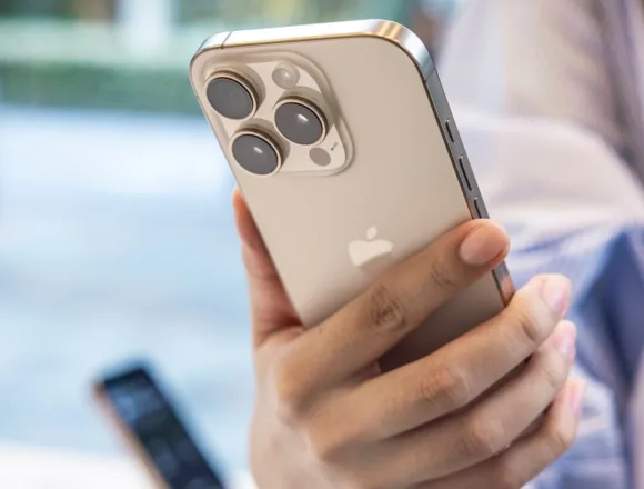 iPhone users should update software amid hacking campaigns