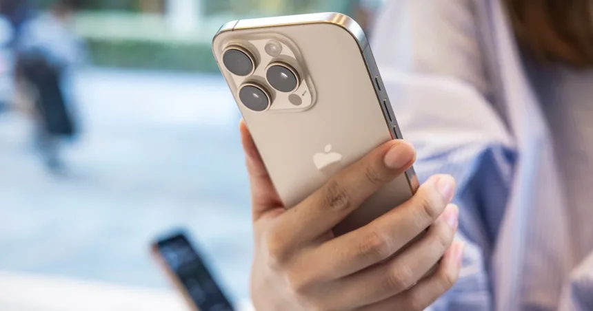 iPhone users should update software amid hacking campaigns