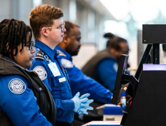 260315-tsa-airport-vl-312p-1e0e45.jpg Long security lines form at airports as TSA agents miss first full paycheck amid DHS standoff