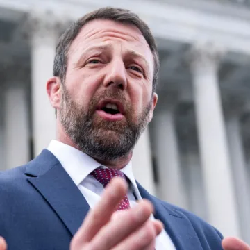Trump’s DHS pick Mullin advances by one vote after Sen. Fetterman votes yes