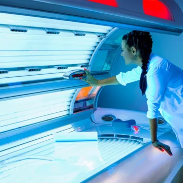 FDA pulls proposed rule barring teens from indoor tanning