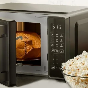 This Chefman Microwave is 31% off on Amazon