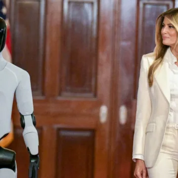 Melania Trump walks with humanoid robot at White House