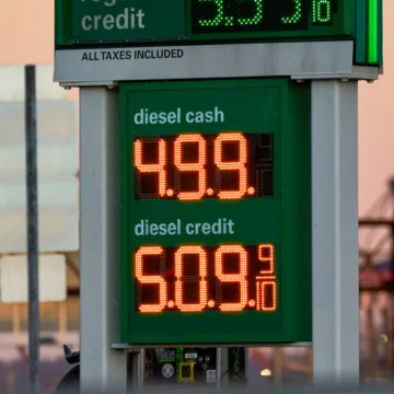 Gas prices hit $4 nationwide for the first time wince 2022