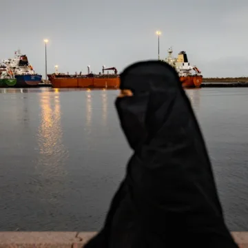 Sailors stranded in Persian Gulf as rockets fly over their heads