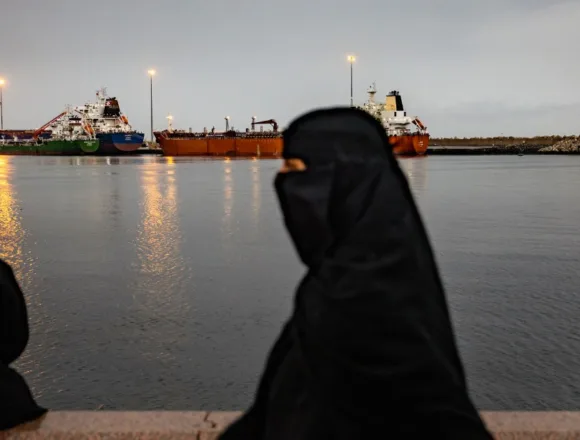 260325-vessels-rs-d6e548.jpg Sailors stranded in Persian Gulf as rockets fly over their heads