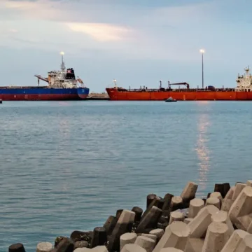 Stocks fall, oil prices rise amid doubts over U.S.-Iran talks