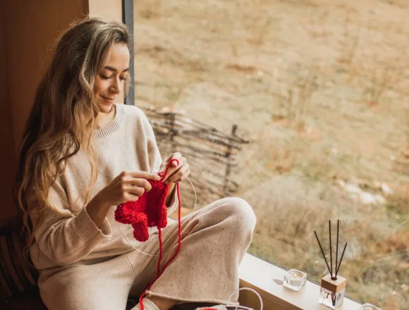 260327-knitting-gk-3e2849.jpg ‘Mentally active’ sitting may reduce dementia risk, study finds