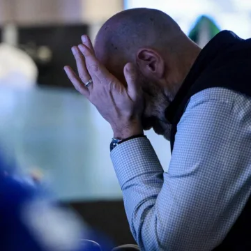 Markets plunge, oil hits $100 as Trump fails to reassure Wall St.