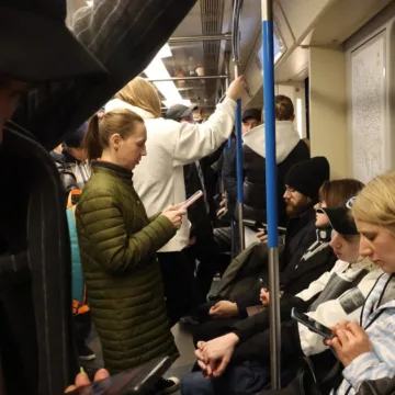 As Putin imposes internet blackouts, Russians show signs of frustration