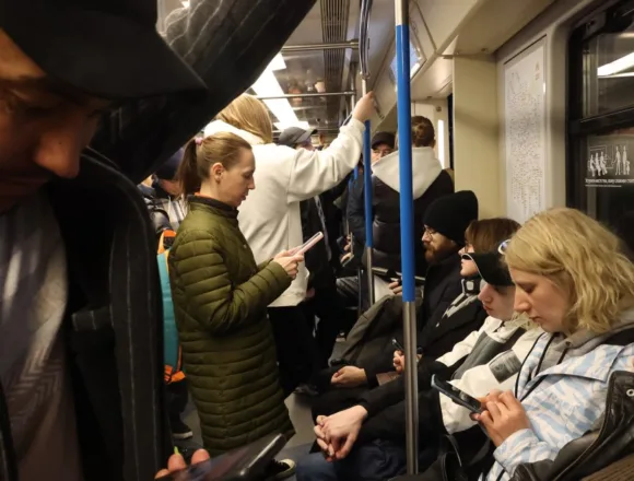 As Putin imposes internet blackouts, Russians show signs of frustration