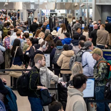 Travelers frustrated with Washington as shutdown drags on: ‘I blame them all’