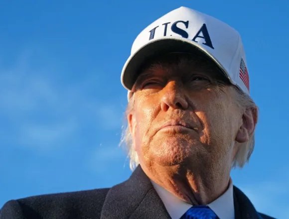 Trump signs an executive order to create federal voter lists