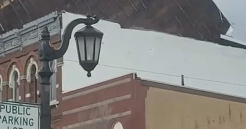 High winds tear roof off of Ohio building