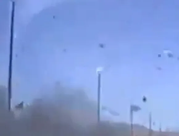 iran-7bu6kt.jpg Video shows missiles striking an Iranian neighborhood