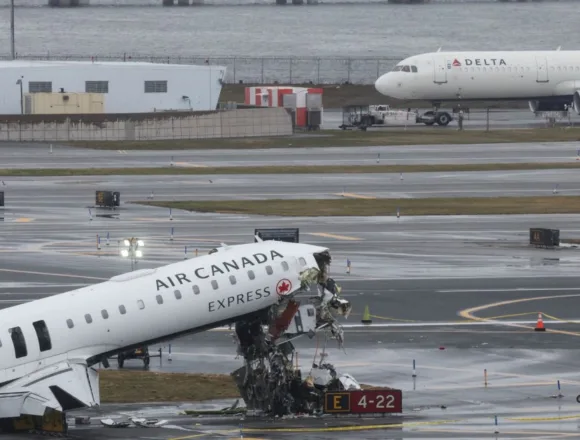 laguardia-livestreamthumb-0jf1rl.jpg Officials give updates after fatal LaGuardia Airport collision