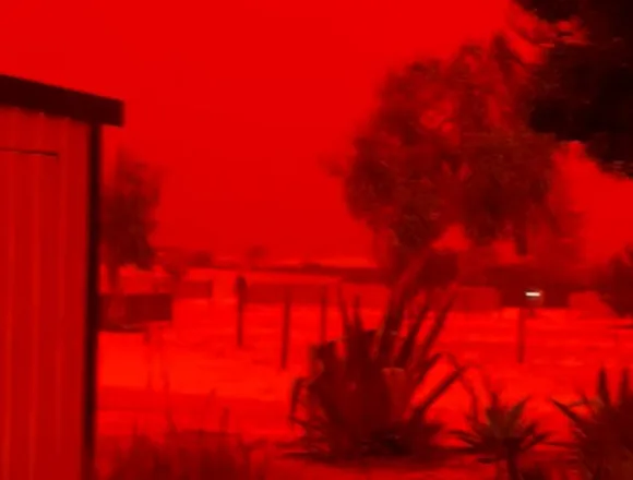 red_sky_thumb-52bh1h.jpg Sky turns bright red in Western Australia ahead of Tropical Cyclone Narelle