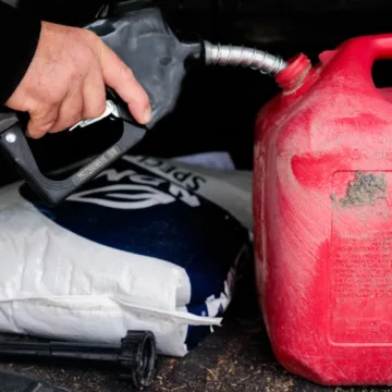 Oil prices hit $100 again as doubts grow about Iran ceasefire