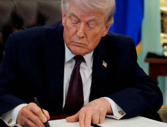 260403-Trump-aa-635-ee08b4.jpg Trump signs memo directing DHS to pay all employees during shutdown