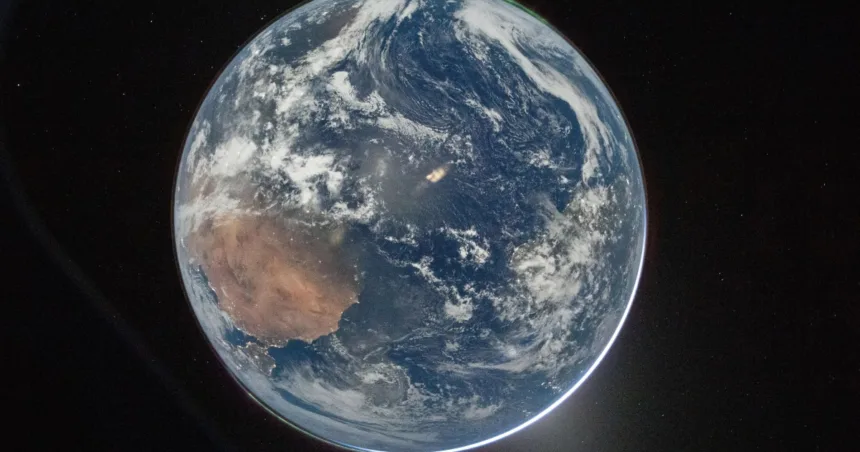 260403-artemis-ii-earth-ew-320p-ae5928.jpg For Artemis II astronauts, pull of moon’s gravity is now stronger than Earth’s