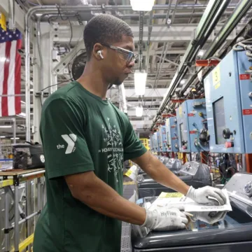 Americans are getting smaller pay raises as inflation ticks up