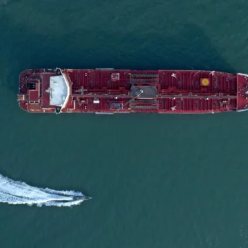 Oil jumps above $116 as Trump’s Hormuz deadline approaches