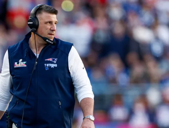 260408-Mike-Vrabel-gk-708914.jpg Photos of Patriots coach Mike Vrabel and NFL reporter at Arizona hotel are misleading, reporter says