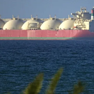 Strait of Hormuz traffic slow despite ceasefire and design flaw raises re-entry risk for Artemis II: Morning Rundown