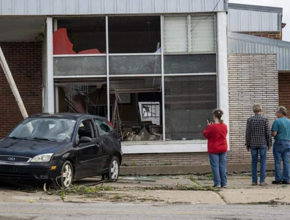 260414-kansas-vl-430p-6af58a.jpg Surprise tornadoes in Kansas prompt concerns about changes at National Weather Service