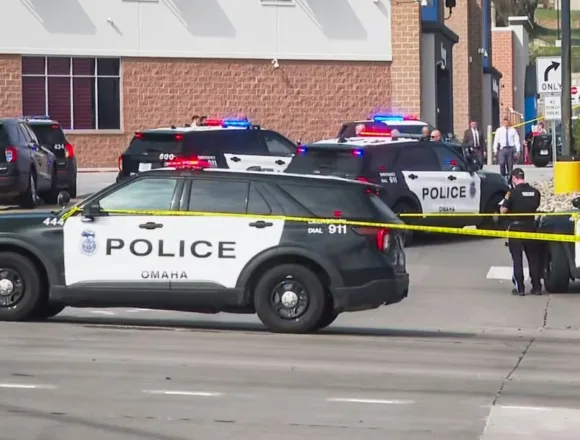 Police fatally shoot attempted kidnapper with knife at Omaha Walmart