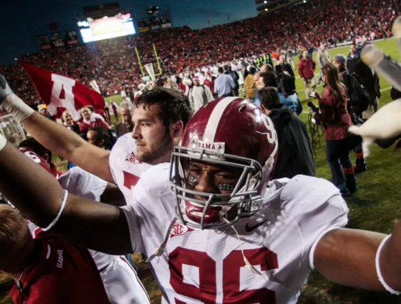 Ex-Alabama football player accused of wearing wigs to impersonate NFL players in loan fraud scheme