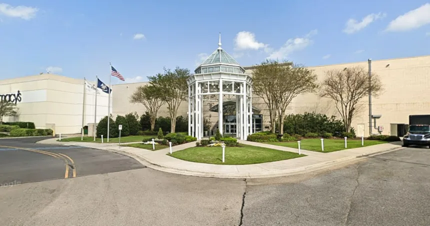 Multiple people wounded in Mall of Louisiana shooting, suspects still at large