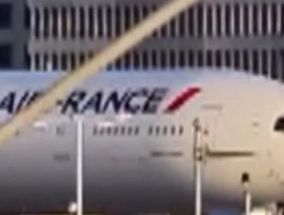 AirFrance_Thumb_Vert-i4fsdp.jpg Air France jet forced to abort takeoff at LAX