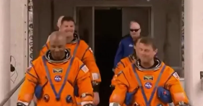 Artemis II crew greets crowds before heading to launch