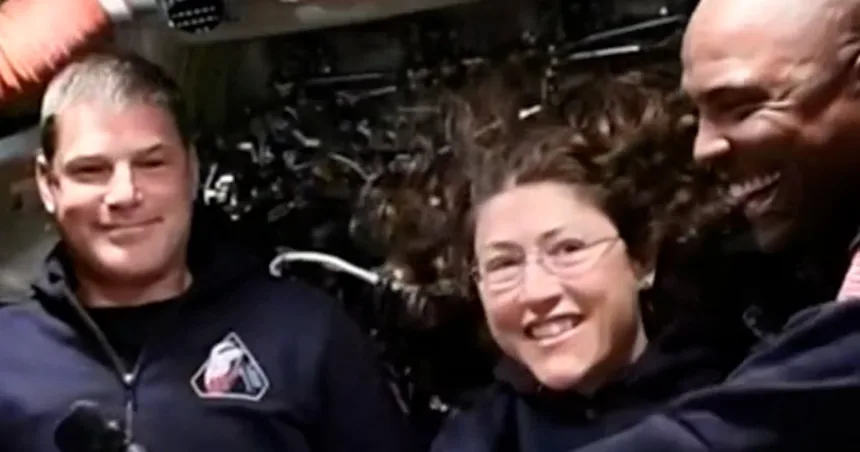 Artemis_Interview_Thumb_Vert-wfqk6u.jpg Artemis II crew speaks with NBC News from Orion capsule