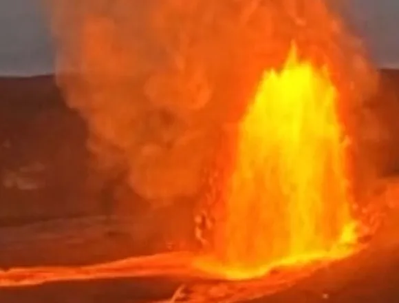 Kilauea_Thumb_Vert-0wpg6h.jpg Kilauea spews lava as it erupts again