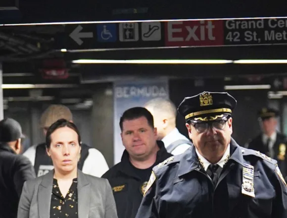 Subway_Attack_Thumb_Vert-uyhke6.jpg Three people injured in New York City subway stabbing
