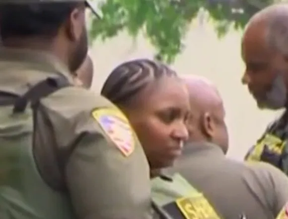 Police search for suspects in Louisiana mall shooting